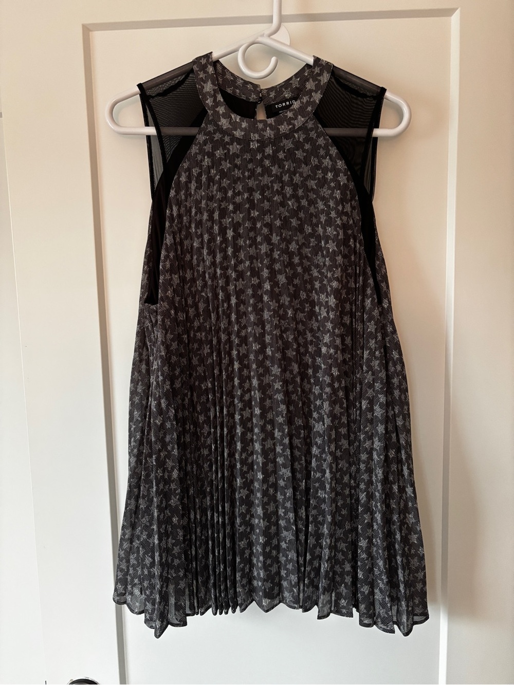 Torrid Flowy Black & Gray Star-Print Pleated Halter Tunic